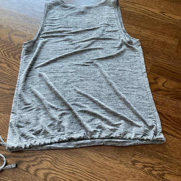 Express sleeves less top - Picture 4 of 7